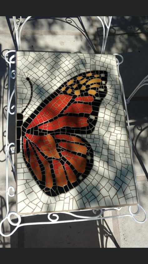 Butterfly Mosaic Art, Butterfly Mosaic Pattern, Mozaik Art Design, Mosaic Art Butterfly, Glass Mosaic Diy, Mosaic Butterfly, Butterfly Mosaic, Calm Art, Paper Mosaic