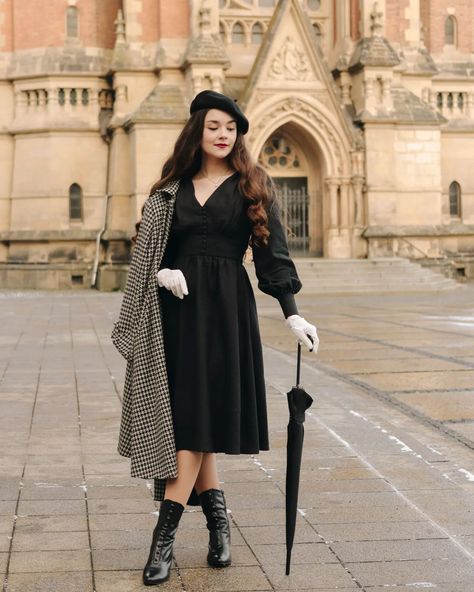 Paris Dress, Black White Outfit, Outfits Modest, Paris Dresses, Vintage Inspired Outfits, Fashion Portrait, Inspired Outfits, Work Clothes, 50s Fashion