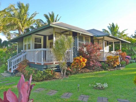 5 Acre Ocean View Haiku Bed and Breakfast for Sale, Maui | Hawaii Life Hawaiian House, Hawaii Real Estate, Hawaiian Homes, Dream Beach Houses, Hawaii Homes, Beach Shack, Hawaii Life, Beach Cottage Decor, Beach Cottage Style