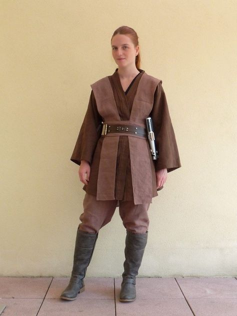 Padawan Costume, Padawan Outfit, Jedi Aesthetic, Star Wars Costumes Diy, Jedi Padawan, Jedi Tunic, Sith Costume, Star Wars Outfit, Female Jedi