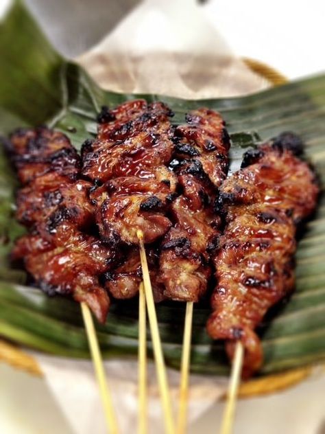 Pinoy Dishes, Pork Barbecue, Daging Babi, Pork Skewers, Cibo Asiatico, Food Courts, Kabob Recipes, Barbecue Pork, Filipino Food