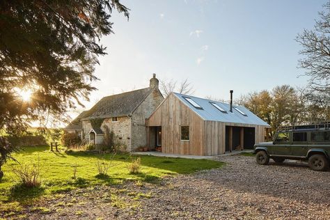 @AAVA Architects have used Cladco Corrugated Sheets with a PVC Plastisol, high-strength Coating in the colour Merlin Grey to roof this modern extension which adjoins an olde worlde farm cottage, seamlessly blending new and old design together. As well as being in keeping with the agricultural roots of the original building, our Corrugated Sheets are: ✔️ Available in up to 12 Colours ✔️ Can be cut to specific lengths ✔️ Supplied in 0.7mm or 0.5mm thicknesses Find out more online. Stone House Modern Extension, Cottage With Extension, Old House New Extension, Old Cottage Extension, Old House Modern Extension, Stone Cottage Extension, Old House With Modern Extension, Extension On Old House, Galvanised Roof