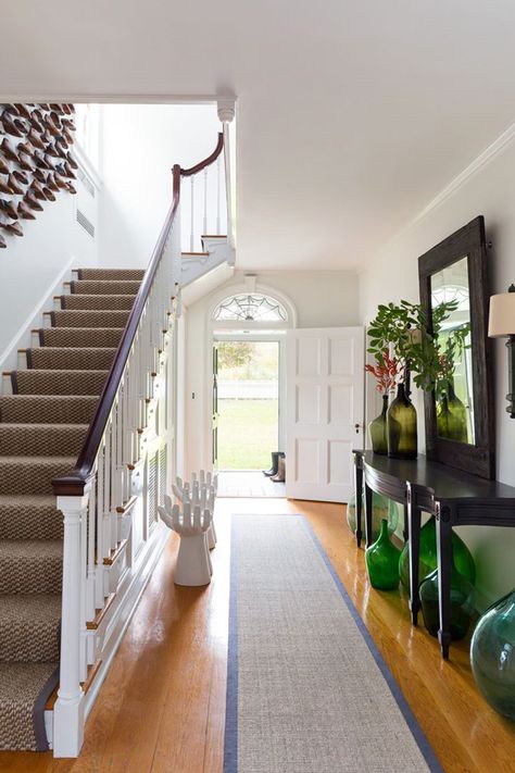 Foyer Decorating Ideas That Reflect Beauty And Sophistication Hallway Runners Ideas, Hamptons Beach House, Entrance Foyer, Foyer Decorating, Entry Hall, Entry Foyer, Colonial Style, Colonial House, Home Pictures