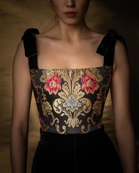 Brocade bustier | #ReemAcraFall19⁠ ⁠ Photograph Brocade Bustier, Corset Fashion Outfits, Trendy Outfits Indian, Reem Acra, Corset Fashion, Traditional Indian Outfits, Red Carpets, Party Wear Indian Dresses, Designer Dresses Indian