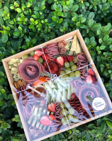 Charcuterie Box Packaging, Charcuterie Board Packaging Ideas, Diy Charcuterie Box Gift, Charcuterie Letters, Small Wine Bottles, Charcuterie Gifts, Charcuterie Inspiration, Charcuterie Platter, Snack Board