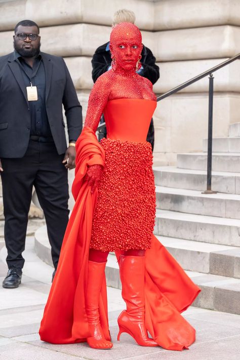 A Crystal-Covered Doja Cat Attends Schiaparelli Couture Red Accessories Outfit, Red Festival Outfit, Paris Fashion Week Outfits, Met Gala Outfits, Fashion Week Outfit, Fashion Gal, Music Festival Outfits, Fur Clothing, Cat Fashion