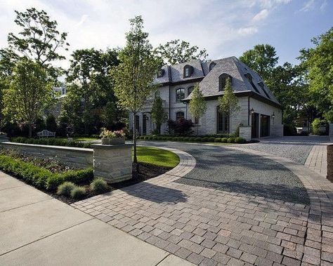 Ideas For Gravel Driveways With Stone Pavers Contemporary Design Circle Driveway Landscaping, Gravel Driveway Landscaping, Circle Driveway, Driveway Entrance Landscaping, Chicago Landscape, Casa Garage, Asphalt Driveway, Tree Lined Driveway, Patio Pavers