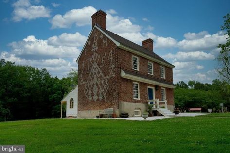 c.1754 Historic Brick Colonial Farmhouse The Dickinson House on 24 Private Acres Furnished in Woodstown NJ $499,000 - Country Life Dreams #historichomes #brickhouses #colonials Rich House, Brick Farmhouse, Brick Colonial, Colonial House Exteriors, Rustic Colonial, Modern Kitchen Appliances, Historic Homes For Sale, Colonial Farmhouse, Unique Houses