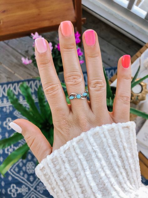 Cute multi colored pink nails. Perfect for Valentine’s Day or fun summer nails! 💕 Multicoloured Nails, Valentines Nail Art Designs, Multicolored Nails, Fun Summer Nails, Romantic Nails, Sns Nails, Valentine Nail Art, Nail Designs Valentines, Valentine's Day Nails