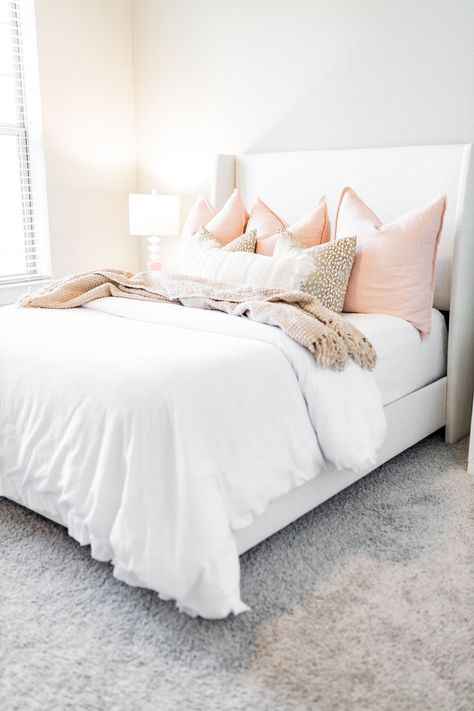 Blush Pink Bedding Ideas, White And Light Pink Bedding, White Bed With Pink Pillows, White Cream Blush Bedroom, Neutral Room Pink Accents, White And Blush Bedding, White Bedding Pink Accents, Pink Bed Pillow Arrangement, Cream White And Pink Bedroom