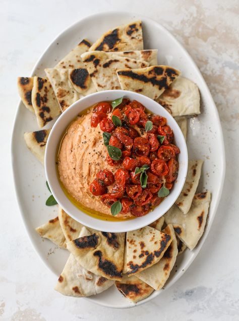 Slow roasted tomato hummus is a creamy and savory spread that is perfect for dipping, sandwiches or wraps, salads and bowls of all kind! I howsweeteats.com #slowroastedtomato #hummus Roasted Tomato Hummus, Tomato Hummus, White Bean Hummus, Slow Roasted Tomatoes, App Ideas, Roasted Tomato, Hummus Recipe, Vegan Appetizers, Idee Pasto Sano