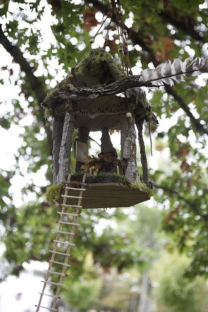 Un Jardin féérique -- Faerie Houses at the Florence Griswold Museum www.florencegrisw... Fairy Beds, Bunny Sanctuary, Faerie Garden, Casa Hobbit, Garden Escape, Fantasy Village, Fairy Homes, Garden Houses, Mini Gardens