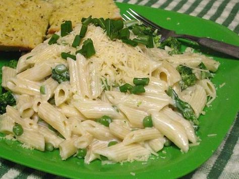 Easy Microwave Creamy Alfredo Sauce. Microwave Alfredo Sauce, Microwave White Sauce, Ww Alfredo Sauce Recipe, Italian Potluck, Ww Chicken Alfredo Recipe, Creamy Alfredo Sauce Recipe, Microwave Dinner, Microwave Foods, Chicken Broc Alfredo Stuffed Shells