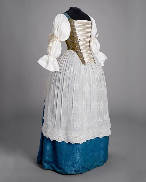 Milly Westbrook on Instagram: “Ensemble, late 18th century, Hungary, silk damask. Museum of Applied Arts, Budapest. “This eighteenth century dress is a representative…” 18th Century Skirt, Tailored Skirt, Century Dress, White Linen Shirt, French Silk, Applied Arts, Women's Wear, Lace Patterns, Costumes For Women