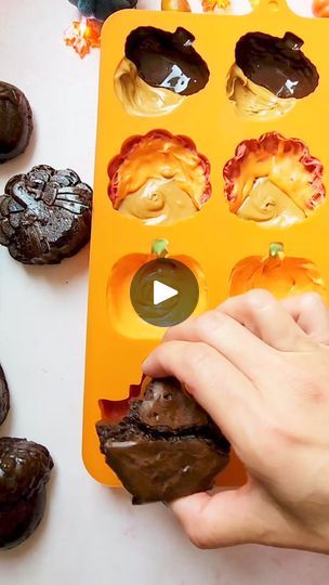 1.1M views · 55K reactions | Fall Pumpkin Infused Brownies!🍁🦃🎃🌰 This recipe was so fun to develop and film for Twisted, hope you'll enjoy it too!🥰

Classic choco brownies get a fall... | By Sasha Cakes ChicagoFacebook Fall Decorated Brownies, Pumpkin Shaped Brownies, Autumn Brownies, Infused Brownies, Fall Themed Desserts, Cake Puck, Bake Sale Treats, Chocolate Covered Desserts, Halloween Brownies