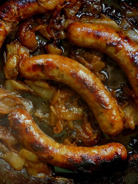 Oven Braised Beer Brats With Caramelized Onions, Brats In Beer And Onions, Cooking Brats, Brat Recipe, Beer Brats Recipe, German Bratwurst, Brat Sausage, Themed Meals, Childhood Food