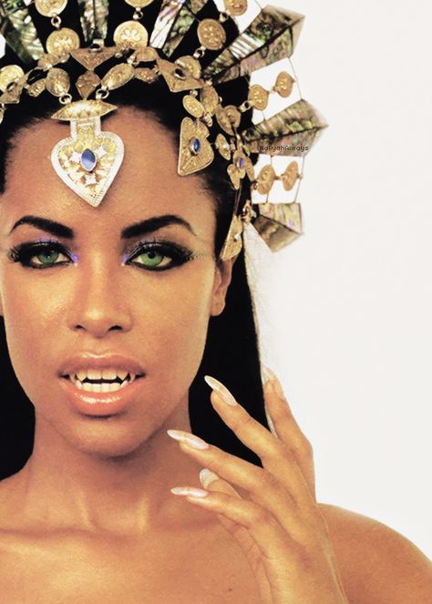 Queen Of The Damned, Aaliyah, Headdress, A Woman, Queen, Makeup, Green, Make Up