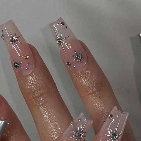 @nailzzbysteph on Instagram: "chrome tips + stars ⛓️🌟  perfect for her bday and 4th of july 🎇🎆  @ibdbeauty long coffin  inspo: @simplynailsbyam" Star Nails Coffin, Nails With Chrome Design, Chrome Nails Coffin, Nails Bday, Chrome Star Nails, Chrome Tips, Star Nail Designs, Bday Nails, Headboard Design