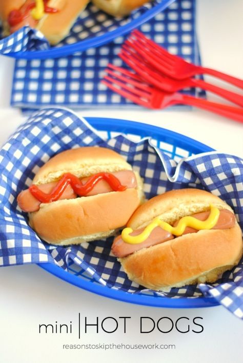 mini hot dogs