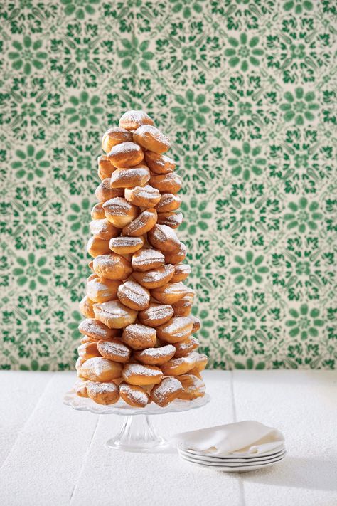 Praline Cream-Beignet Tower Beignet Tower, Beignet Recipe, Christmas Dessert Table, Mardi Gras Food, Fried Dough, Cookie Cups, Christmas Food Desserts, Cream Puffs, Cannoli