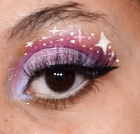 purple sparkles eyeshadow with stars.I took some inspiration for like 5 other makeup looks but probably no one will see this so I wouldn't add them for now Sparkle Makeup, Sparkle Eyeshadow, Dope Makeup, Purple Sparkle, Twilight Sparkle, Makeup Looks, Sparkle, Stars, Purple