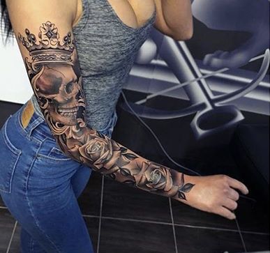 Skull and roses tattoo Crow Tattoos, Mangas Tattoo, Sparrow Tattoo, Libra Tattoo, Girls With Sleeve Tattoos, Snakebites, Roses Tattoo, Inspiration Tattoos, Cat Tattoos