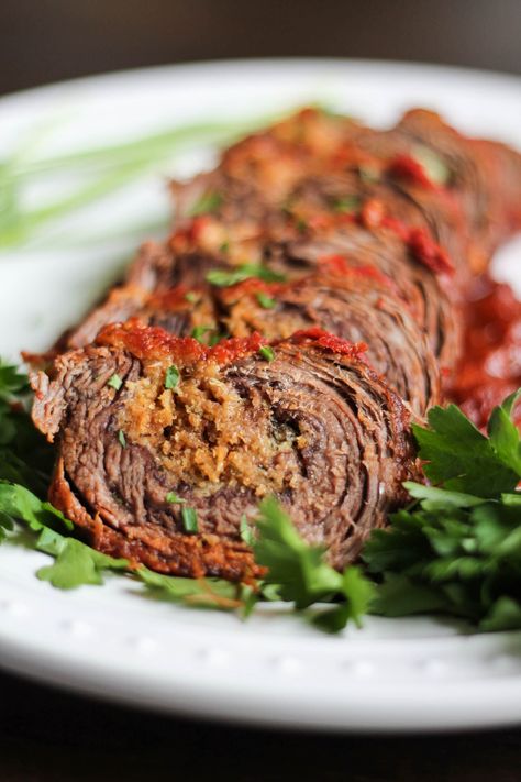 An easy to prepare recipe for Braciole with parmesan, provolone, breadcrumbs, garlic, and parsley. This recipe takes just 20 minutes to active prep time! Italian Meat Dishes, Beef Braciole, Braciole Recipe, Valentine's Dinner, Tomatillo Sauce, Baked Penne, Flank Steak Recipes, Meat Rolls, Aussie Food