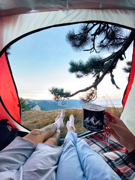 Camping Vibes Aesthetic, Camping Pose Ideas, Camping Couple Aesthetic, Couple Camping Aesthetic, Camping Couple Photos, Beach Camping Photography, Camping Astethic, Camping Photo Ideas, Cool Camping Gadgets