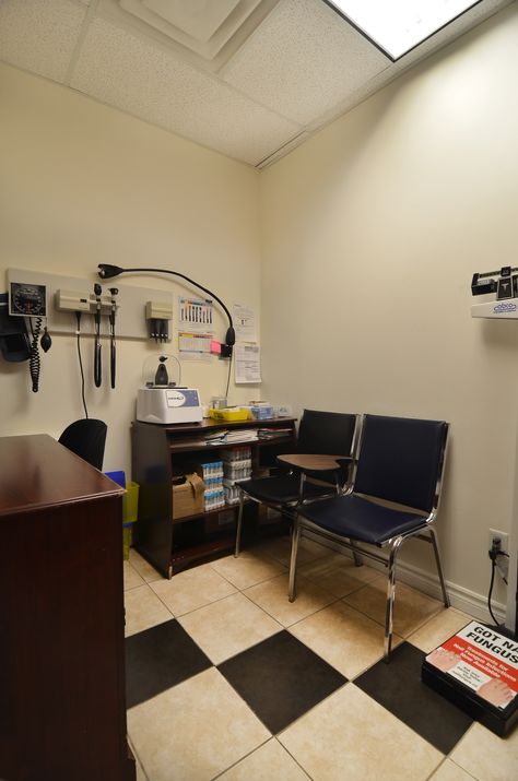 Doctor Office Aesthetic, Doctor Clinic, Having A Family, Doctor Consultation, Severe Back Pain, Family Doctor, Dr Book, Doctors Office, Home Doctor