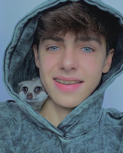 170k Likes, 4,872 Comments - ✞ (@kylethomas) on Instagram: “mylo LOVES getting in my hoodie hood 😂🐒 especially this one!! p.s. he might be getting a friend…” Kyle Thomas, Super Mario Hat, Mean Girls Outfits, Hoodie Hood, Independent Filmmaking, Boys Dpz, Aesthetic Guys, Photography Poses For Men, How To Make Shorts