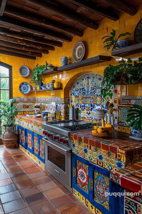 Mexican Tile Kitchen Ideas for Vibrant Spaces - Puqqu Mexican Tile Kitchen, Hacienda Style Kitchen, Mexican Style Kitchens, Old World Kitchens, Mexican Kitchen Decor, Mexican Home Decor, Mexican Home, Mexican Tile, Mexican Decor