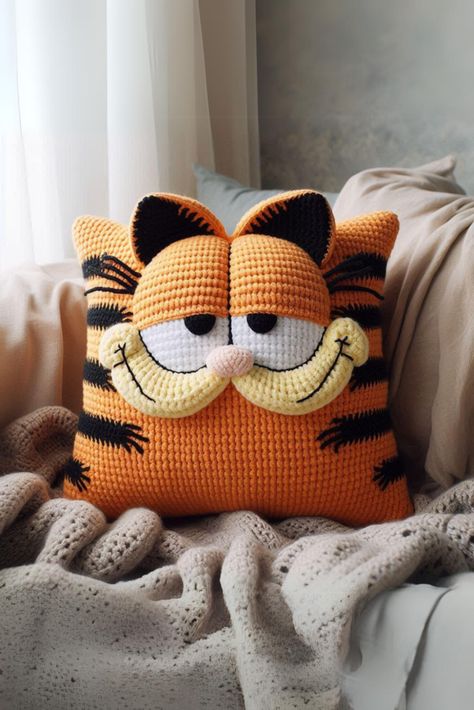 Crochet Garfield, Animal Pillows Pattern, Cat Pillow Pattern, Household Crochet, Mario Crochet, Crochet Pillow Patterns Free, Crochet Cushion Pattern, Disney Crochet Patterns, Minion Crochet