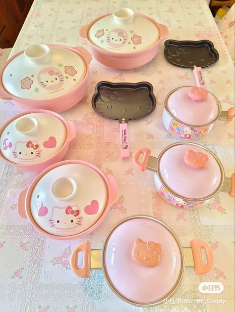 #sanrio #hellokitty Girly Kitchen Decor, Hello Kitty Appliances, Sanrio Kitchen, First Apartment Tips, Phone Wallpapers Vintage, Ipad Essentials, Dinner Wear, Dream Apartment Decor, Hello Kitty Cake