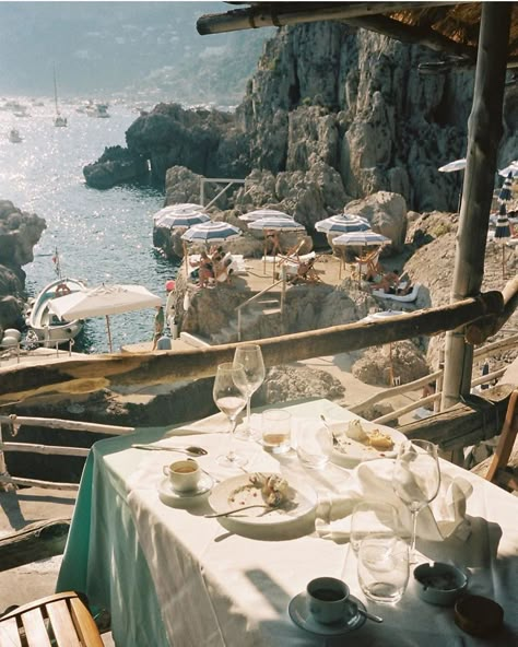 Decor, Flowers & Capri, Italy 𝒟𝒶𝒾𝓁𝓎 𝐼𝓃𝓈𝓅𝒾𝓇𝒶𝓉𝒾𝑜𝓃. Capri Italy, Euro Summer, Italian Summer, European Summer, Travel Goals, Travel Inspo, Dream Destinations, Amalfi Coast, Travel Aesthetic