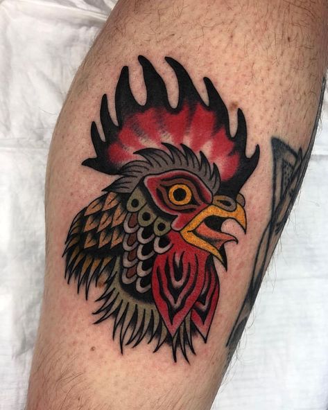 le coq est mort ..... with @marvin_diekmaennken Traditional Chicken Tattoo, Traditional Rooster Tattoo, Chicken Tattoo, Rooster Tattoo, Harry Tattoos, Tattoos Finger, Old School Tattoos, American Traditional Tattoos, Traditional Tattoo Design