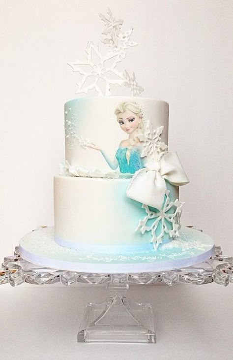 White Snowflakes with Elsa Frozen Birthday Cake Frozen Birthday Cake Ideas, Torte Frozen, Elsa Torte, Elsa Birthday Cake, Frozen Birthday Party Cake, Pastel Frozen, My Happy Birthday, Disney Frozen Cake, 4de Verjaardag