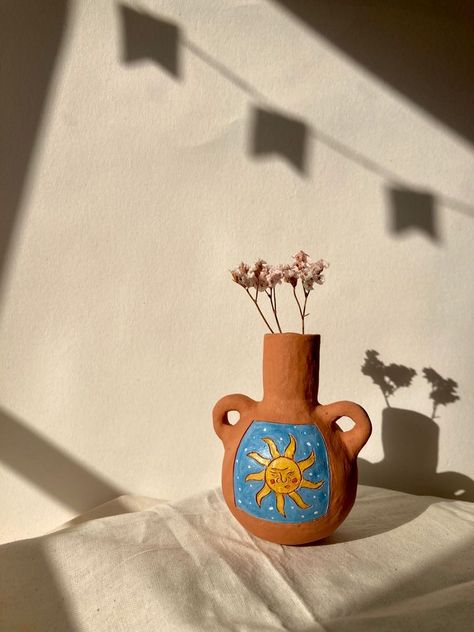 Terracotta Clay Crafts Diy Projects, Terracota Clay Crafts, Teracotta Clay Ideas, Terracotta Clay Art, Vase Clay Ideas, Terracotta Pottery Ideas, Terracotta Air Dry Clay Ideas, Clay Vase Painting Ideas, Terracotta Clay Ideas