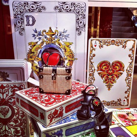 DOLCE&GABBANA, Sloane Street, London, UK, "It's not about the cards you've been dealt... It's how you play your hand", photo by @miscellanyseven, pinned by Ton van der Veer Visual Merchandiser, Window Display Design, Hand Photo, Store Windows, Garden Cafe, Tuscan Decorating, House Of Cards, Text On Photo, Dolce E Gabbana