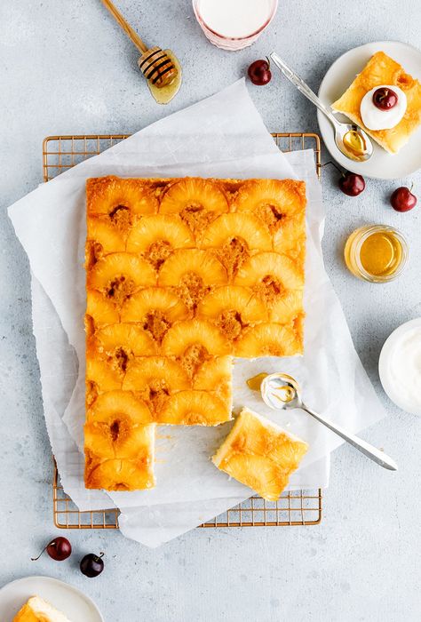 Tiki Desserts, Easy Pineapple Dessert, Easy Pineapple Upside Down Cake, Upside Down Pineapple Cake, Pineapple Upside Down Cake Recipe, Showstopper Dessert, Pineapple Cake Recipe, Enjoy With Friends, Yellow Cake Recipe