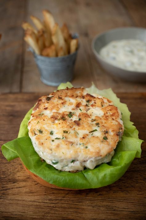 The most flavorful fish burger that is also the most easy. These tilapia burgers are gluten-free, low carb and freeze really well. A healthy fish sandwich that is served with the best homemade tartar sauce recipe.#fishburger #tilapiasandwich #fishsandwich Burger Patties Recipe, Crappie Recipe, Fish Burger Recipe, Healthy Fish Dinners, Burger Patty Recipe, Fish Burgers, Tartar Sauce Recipe, Healthy Fish Tacos, Fish Cutlets