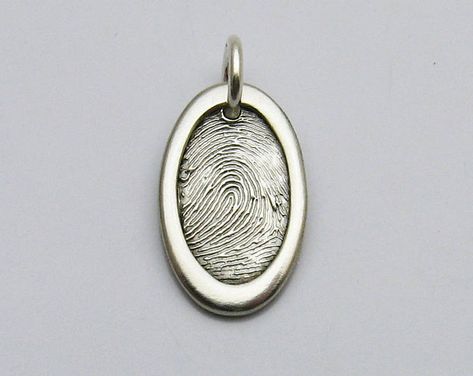 Very cool fingerprint pendant Thumb Print, Fingerprint Necklace, Handwriting Jewelry, Fingerprint Jewelry, Unique Gifts For Women, Keepsake Jewelry, Bar Pendant, Memorial Jewelry, Silver Bars