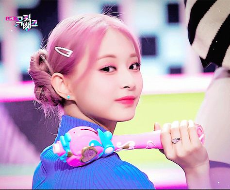 Twice Discord Banner, Gif Icons Kpop, Pink Kpop Gif, Pink Gif Aesthetic, Chuu Gif, Picmix Gif, Tzuyu Gif, Twice Gif, Kpop Banner