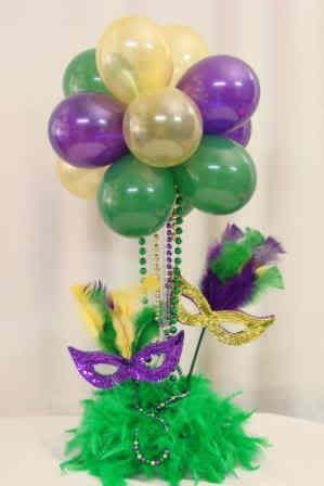 Divertido Mardi Gras Party Decorations, Topiary Centerpieces, Mardi Gras Centerpieces, Theme Carnaval, Mardi Gras Crafts, Mardi Gra, Birthday Party Centerpieces, Quilled Creations, Mardi Gras Decorations