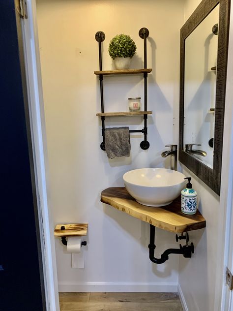 Corner Toilet Sink, Small Sink Area Bathroom Ideas, Corner Sink Bathroom Ideas, Live Edge Bathroom Sink, Live Edge Sink, Live Edge Bathroom Counter, Tiny Bathroom Sink Ideas, Corner Bathroom Sink Ideas, Live Edge Bathroom Vanity