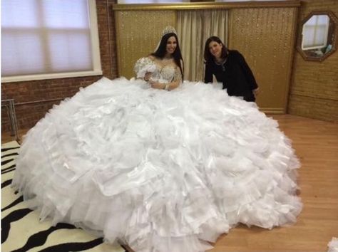 US $15,000.00 Pre-owned in Clothing, Shoes & Accessories, Wedding & Formal Occasion, Wedding Dresses Cake Truck, Sondra Celli, Ruffle Bridal Gown, Ugly Wedding Dress, Bodas Boho Chic, Bride Cake, Truck Cake, Wedding Dress Gallery, White Ball Gowns