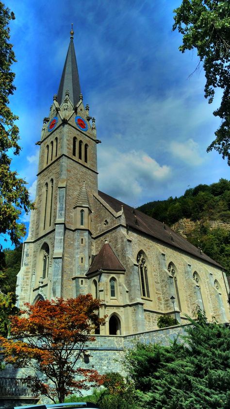 Vaduz Liechtenstein, Landlocked Country, Cities In Europe, Scenic Beauty, A Castle, Spring Break, Barcelona Cathedral, The Family, Austria