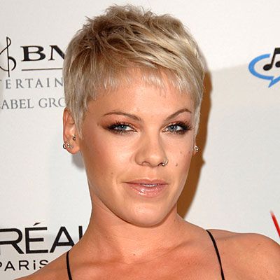 P!nk Hairstyles, Pink Singer Hairstyles, Pink's Hair, Pink Haircut, Pink Short Hair, Alecia Beth Moore, Pink Singer, Funky Short Hair, Short Hair Pixie Cuts