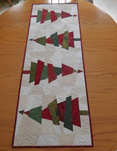 Vicki's Crafts and Quilting: New Christmas Tree Repurpose Quilt, Christmas Tree Table Runner, Tree Table Runner, Autumn Quilt, Christmas Table Runner Pattern, Call On Me, Christmas Tree Table, Christmas Quilting Projects, Quilted Table Runners Christmas