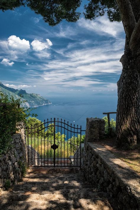 Collect Magic Moments not Things Villa Cimbrone, Amalfi Coast Italy, Positano, Pretty Places, Amalfi Coast, Places Around The World, Amalfi, Belle Photo, Dream Vacations