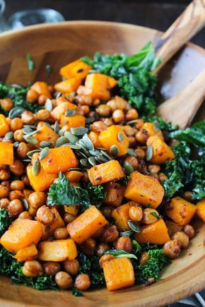 Chipotle roasted chickpeas and butternut squash salad over a bed of massaged kale and topped with a handful of pumpkin seeds. Enjoy warm or cold Salad Kale, Massaged Kale, Plats Healthy, Butternut Squash Salad, Squash Salad, Vegan Thanksgiving Recipes, Kale Recipes, Vegan Thanksgiving, Roasted Chickpeas